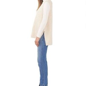 Vince Camuto Cream V-Neck Sweater. Oversized hi-low style, pair with leggings.